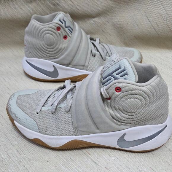 Nike women's JBY basketball shoes size 7.5, lace up and Velcro - Picture 6 of 8